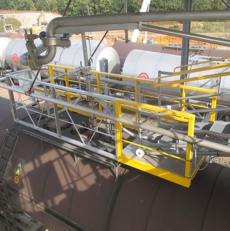 Safety access gangway on rail tanker, Pacquet Safety access gangway on rail tanker, Pacquet