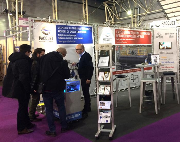 Pacquet en la Feria SEPEM de Grenoble, brazos de carga y pasarelas de cisternas