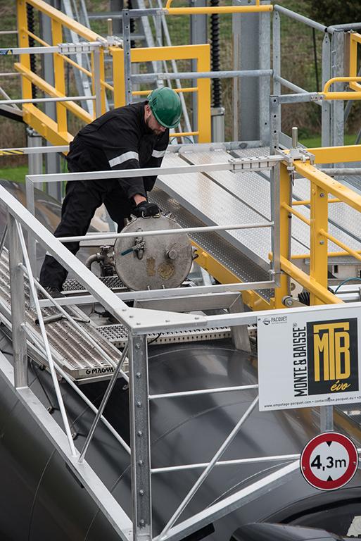 Safety access to top of road tankers, tanker access gangway, Pacquet