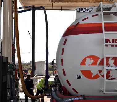Laadarm voor bodembelading, petrochemie, Pacquet