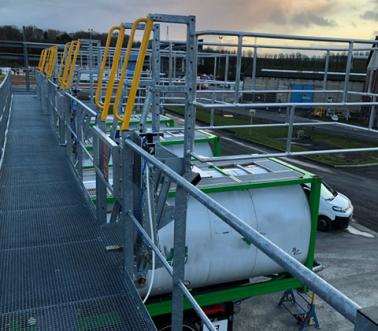 Plateforme d'accès longue, passerelle à abattant longitudinale, Pacquet