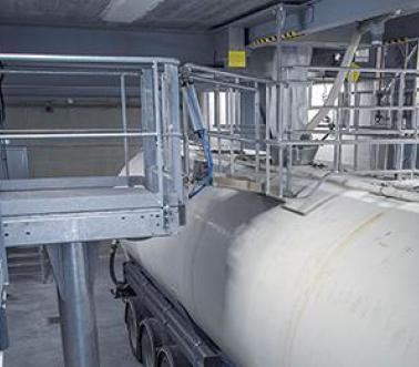 Ponton d'accès en dôme de citerne sur-mesure, secteur vrac, Pacquet