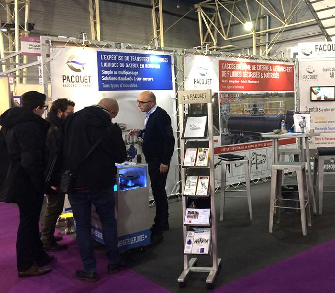 Pacquet en la Feria SEPEM de Grenoble, brazos de carga y pasarelas de cisternas