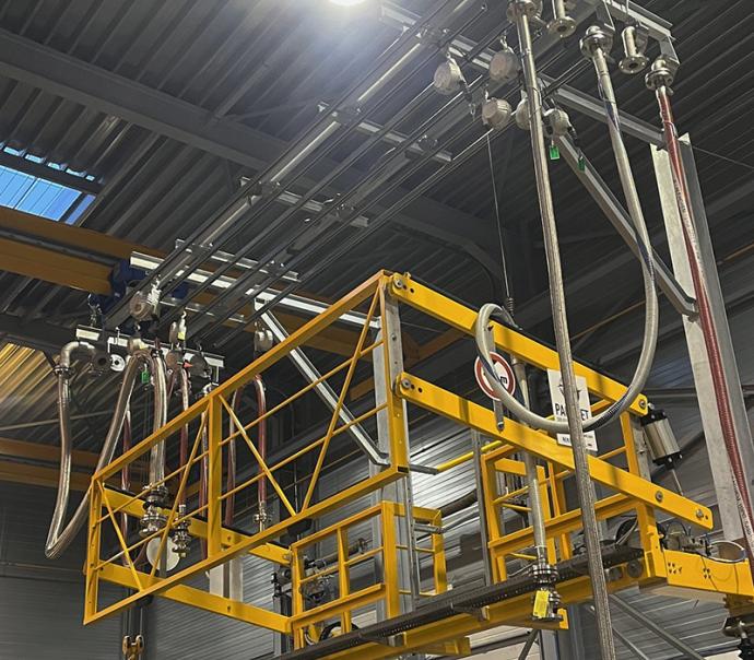 Pacquet, porte de chargement et rail porte flexibles