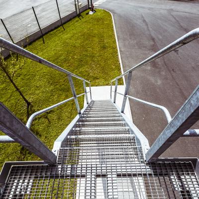Toegangsbordes met klaptrap voor topbelading van tanks met platform en trap, Pacquet