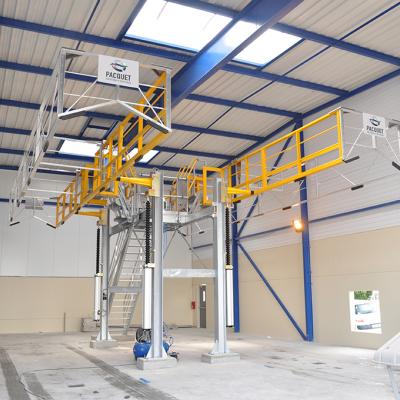Monte et Baisse toegangsbordes met platform en trap, topbelading tanks, Pacquet